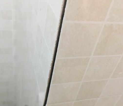 汝南瓷砖空鼓维修公司分享阳台瓷砖脱落的修复过程可以分为以下几个步骤